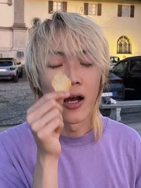 LYU BINGHE — portrait, 2025